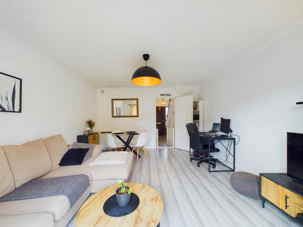 CAM01834G0-PR0158-STILL006