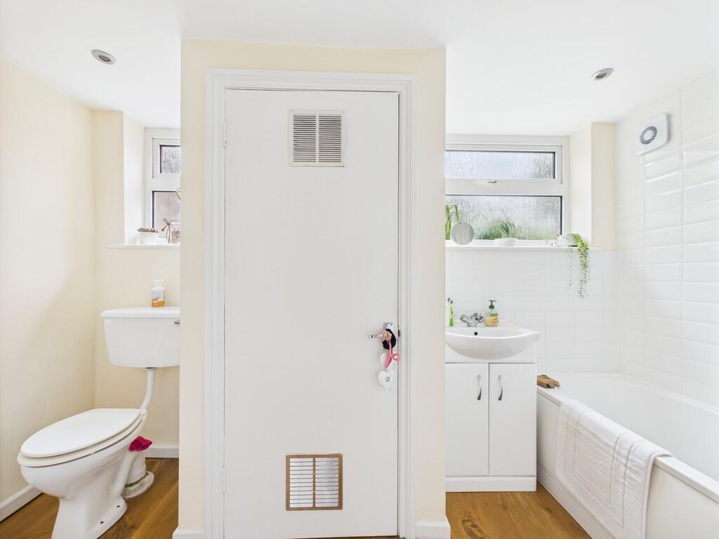 CAM03974G0-PR0160...