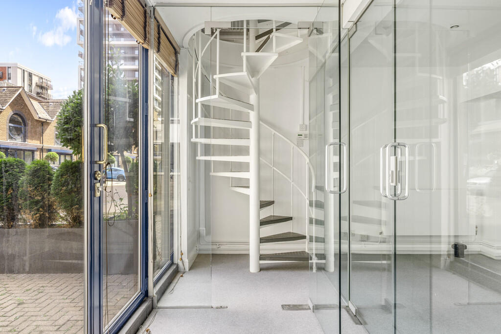 8 Coral Row, SW11...