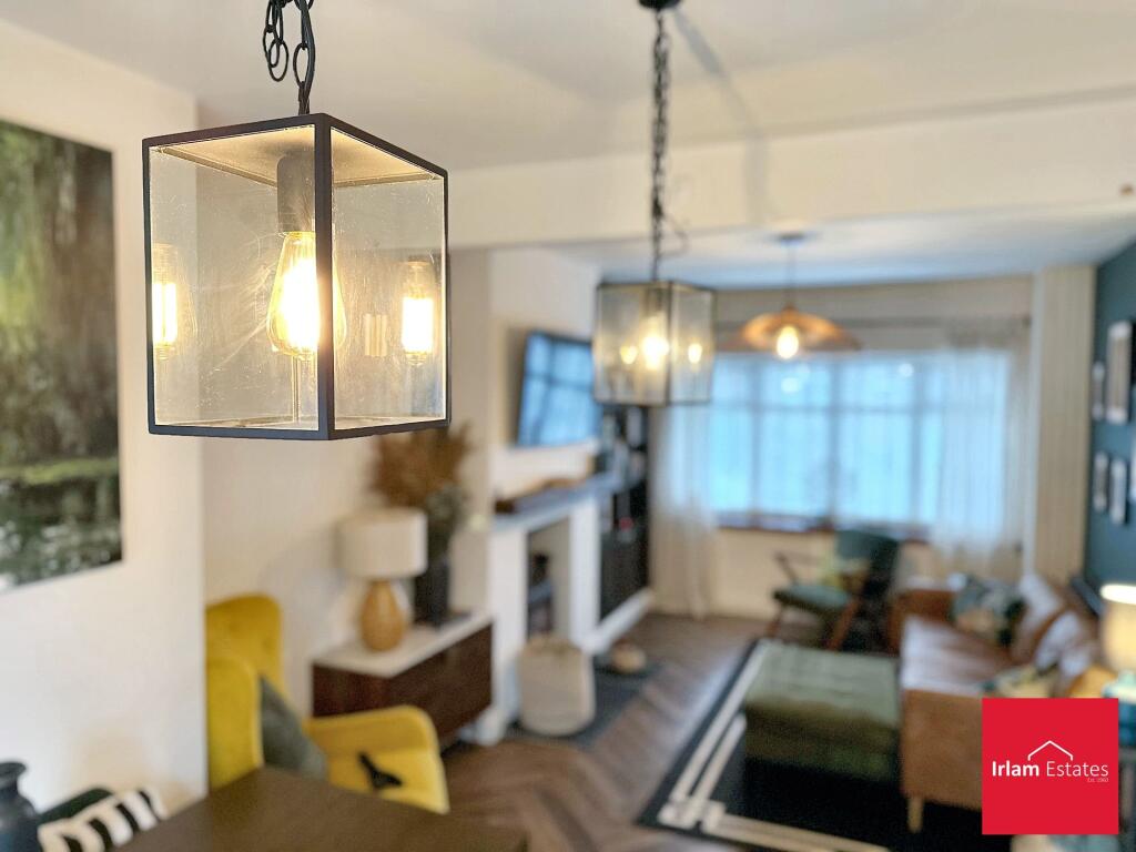 LOUNGE/DINER