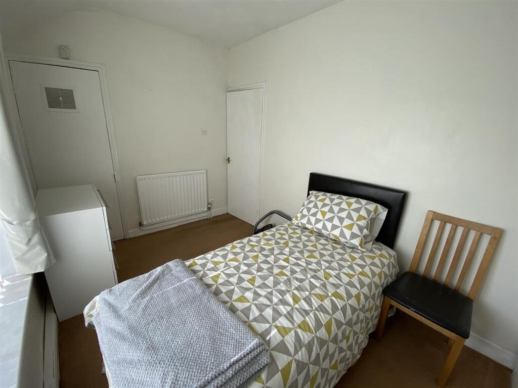 Bedroom no.2 rear double: