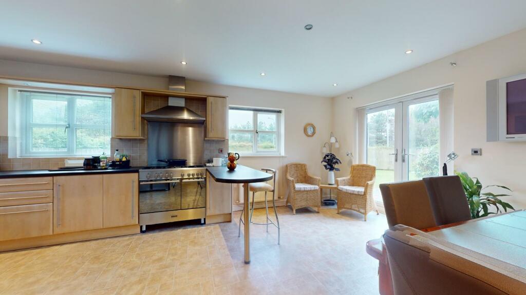 KITCHEN/FAMILY ROOM