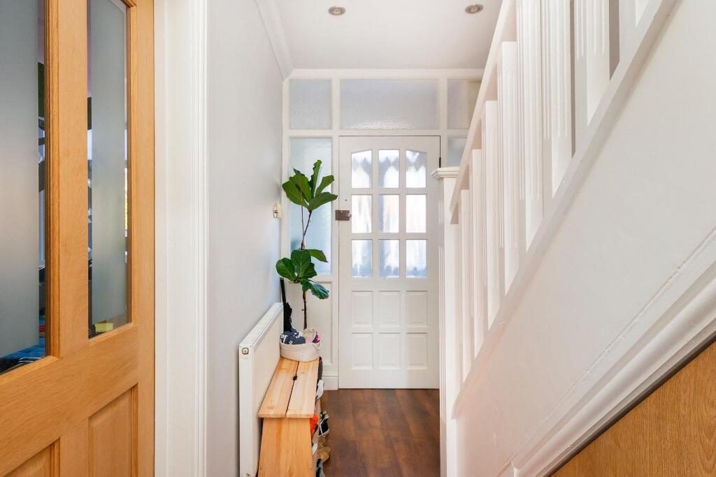 2H0S6HN - Hallway B.jpg
