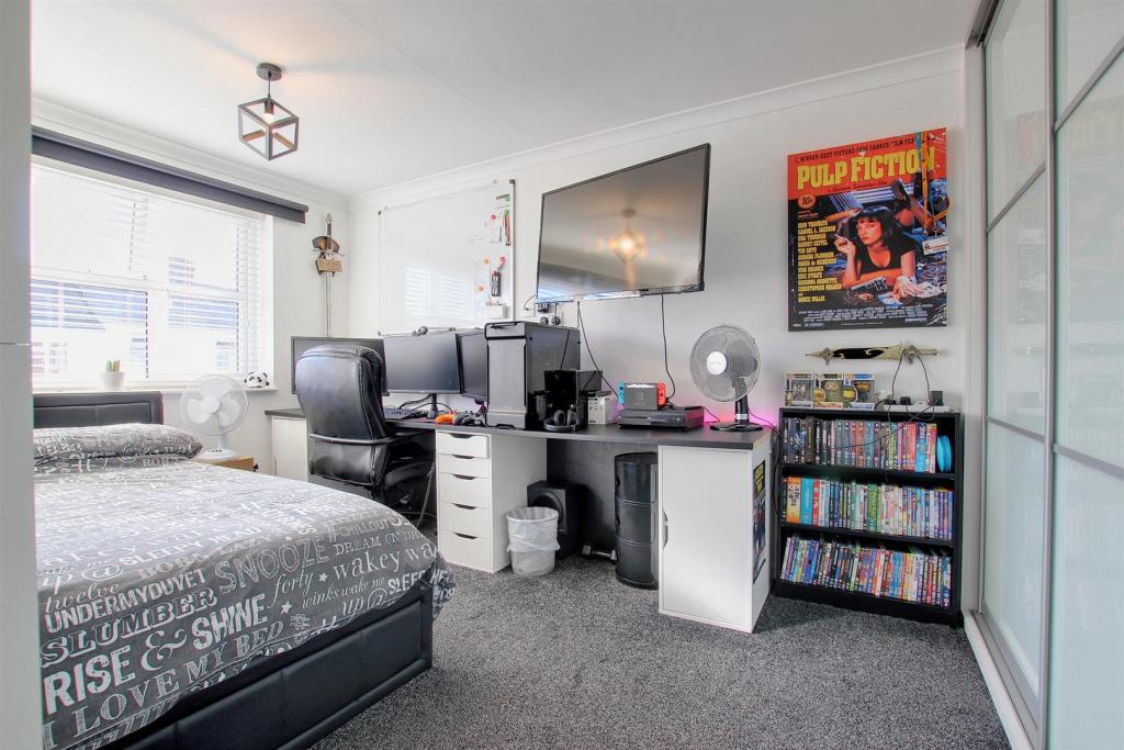 BBEDROOM 2 (FRONT)