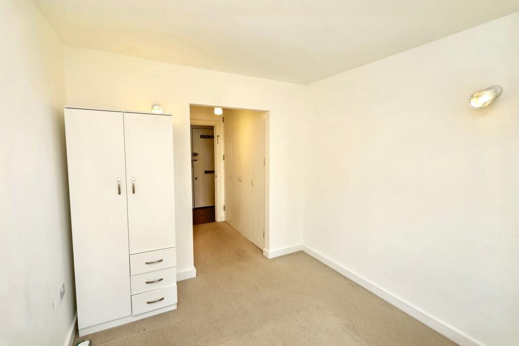 11 Celandine Grove, Southgate, London, N14 4BP