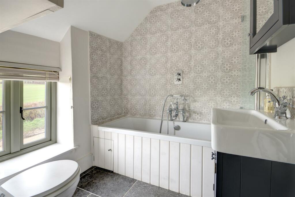 5 The Colony - Family Bathroom 1.jpg