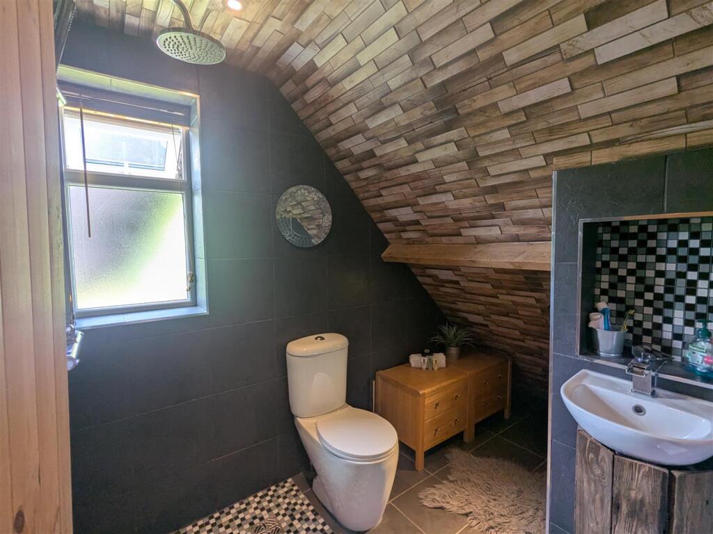 bathroom4.jpg