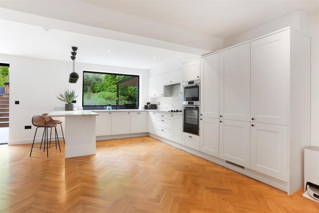 1249733894 - 43 Green Curve, SM7 - 72.jpg