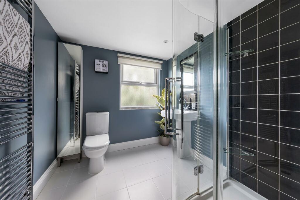 92 Cavendish Drive, E11