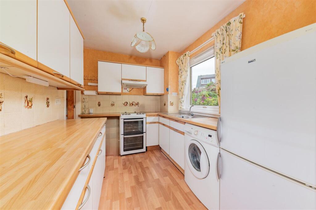 35 Falkland Crescent BF-2.JPG