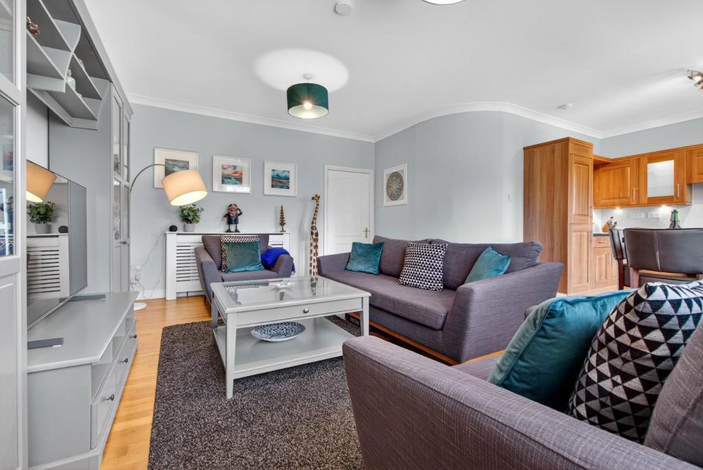 Lounge/Dining/Kitchen