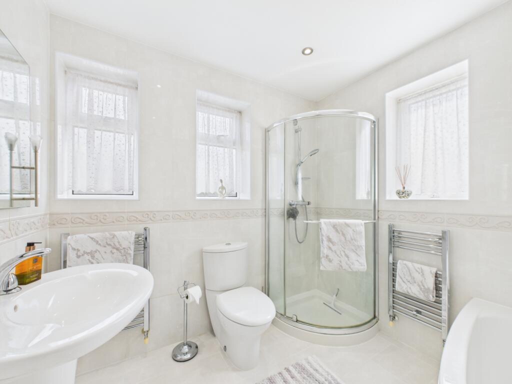 CAM02386G0-PR0145-STILL035