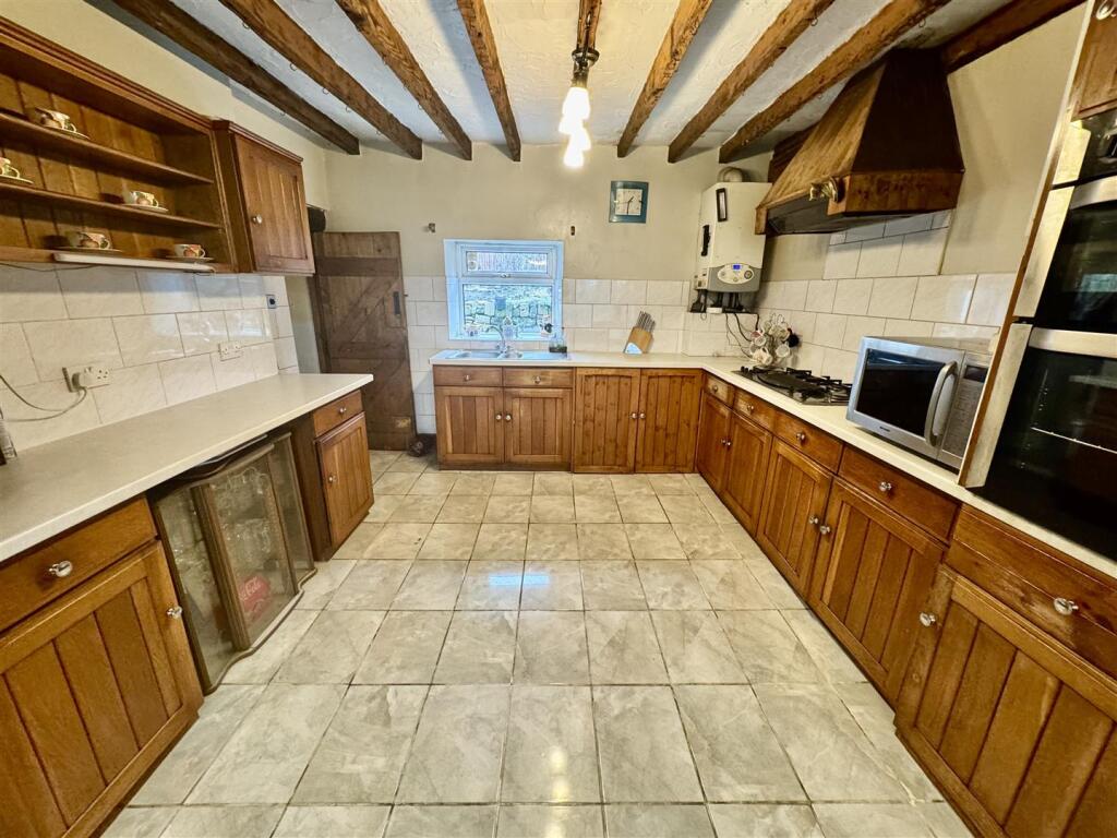 Kitchen/ Dining Room