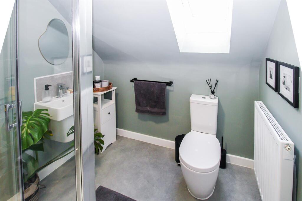 EN SUITE SHOWER ROOM/W.C.