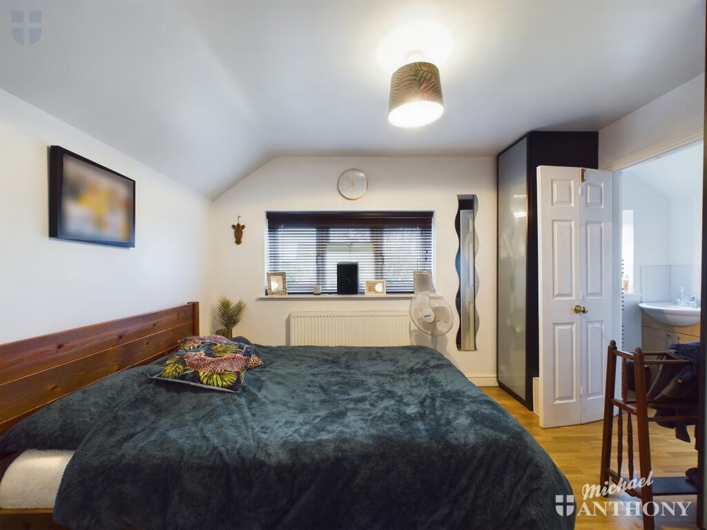 CAM03218G0-PR0079-STILL015