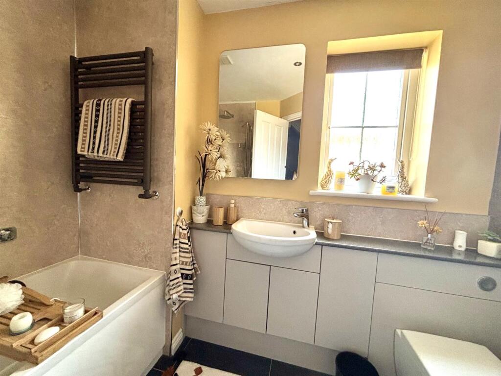 Family bathroom.jpg