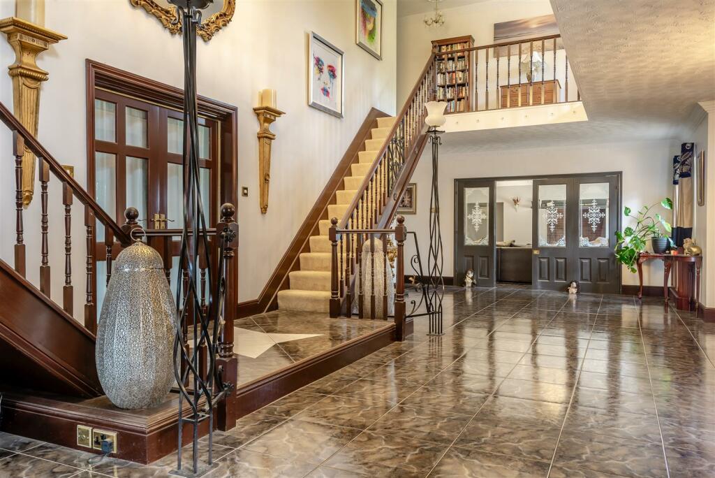 8607032-interior37.jpg