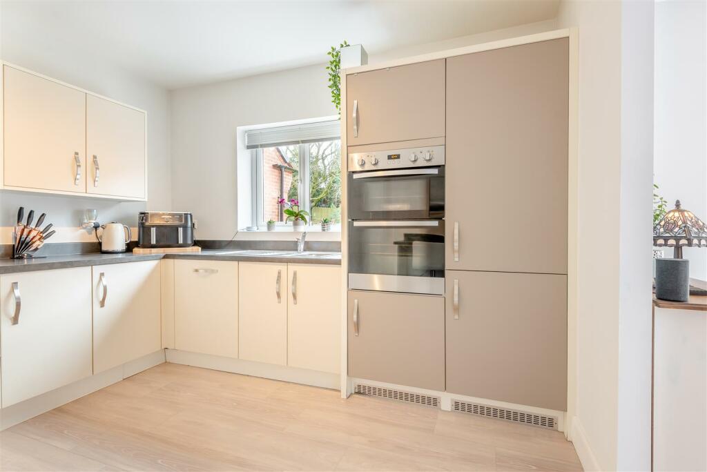 8588285-interior13.jpg