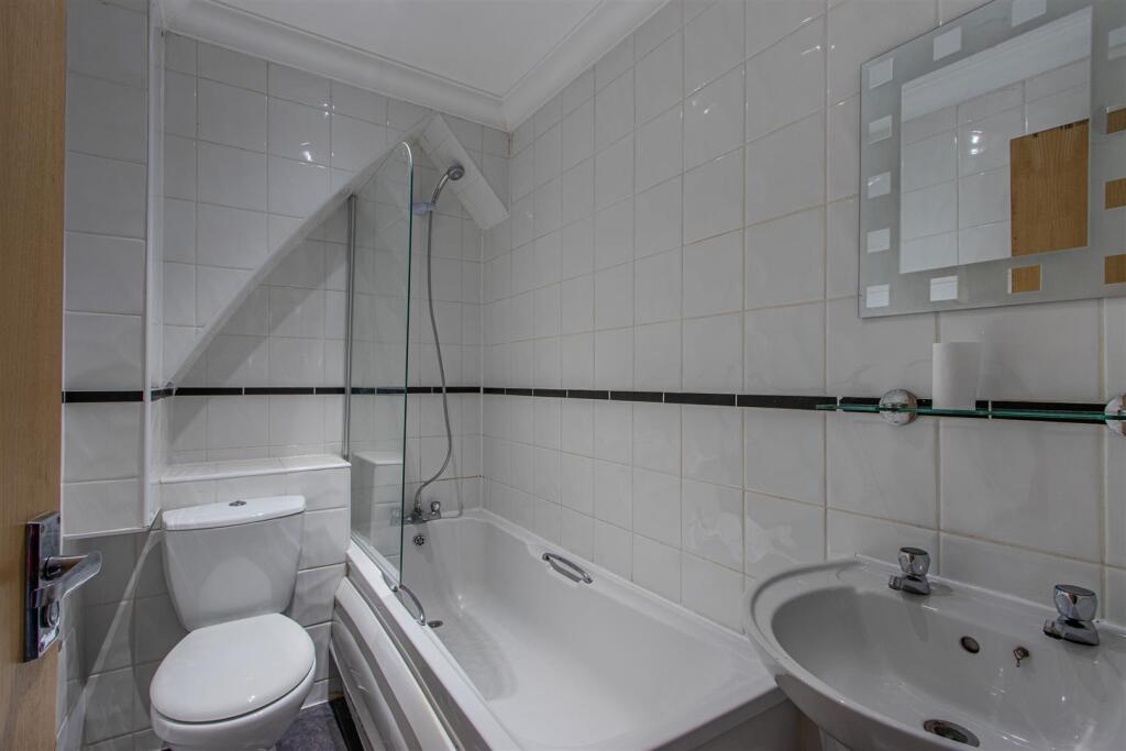 Connaught Road 86, 6-2.jpg