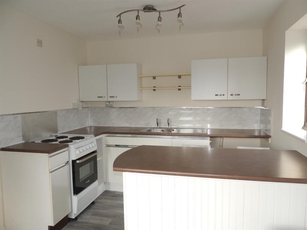 LiVING/KITCHEN