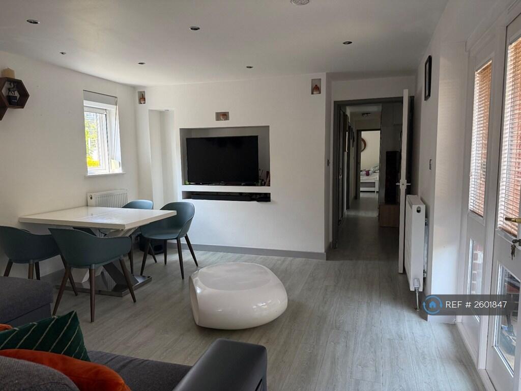 Living Room With Extendable Table