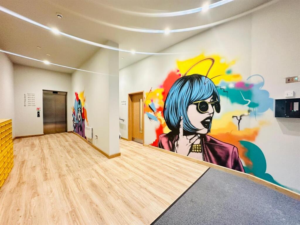 Entrance Hallway 4.jpeg