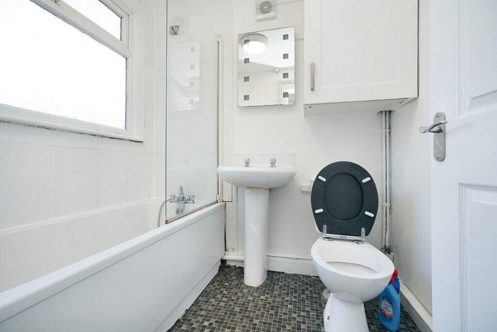 Claxton Terrace - Bathroom