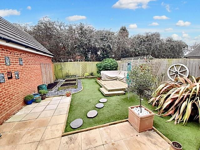 Rear garden 4 new.jpg