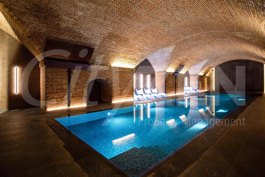 RESIDENTS POOL