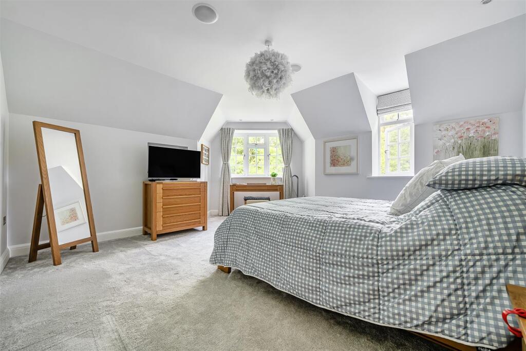 Hillgrove Bedroom 1.jpg