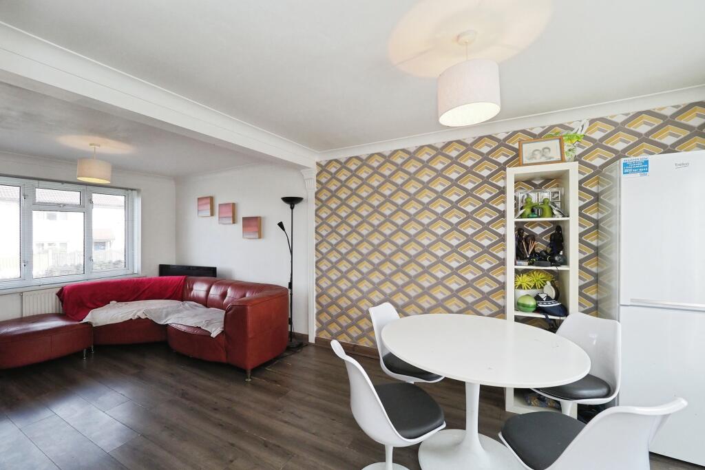 Bright and Spacious Lounge Dining