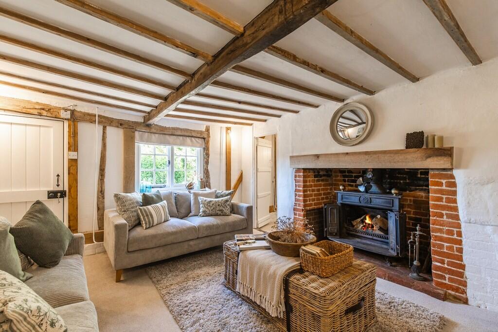 White Cottage Hou...