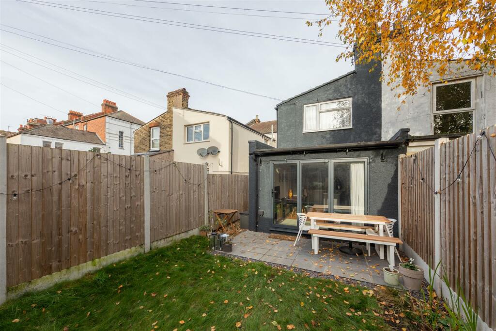 Forest Road E17