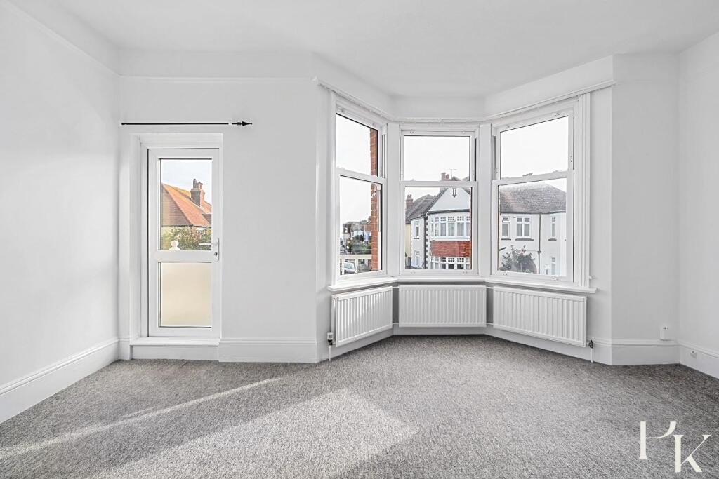 17 Marine Avenue BN3 (13).jpg