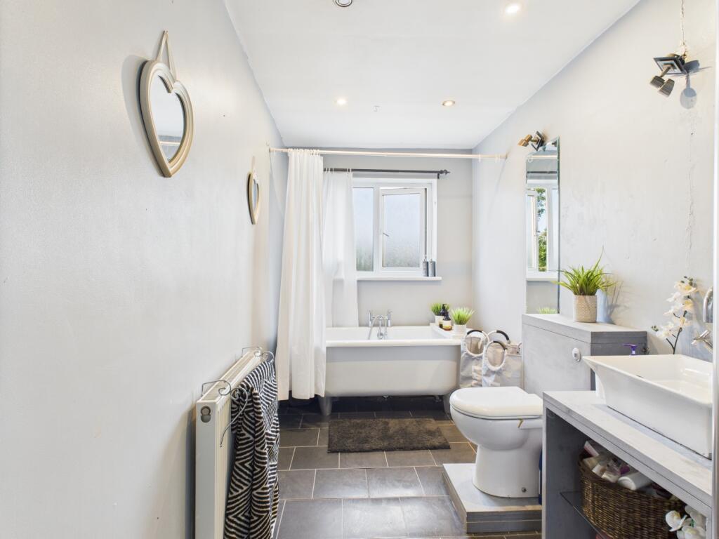 CAM03729G0-PR0081-STILL015