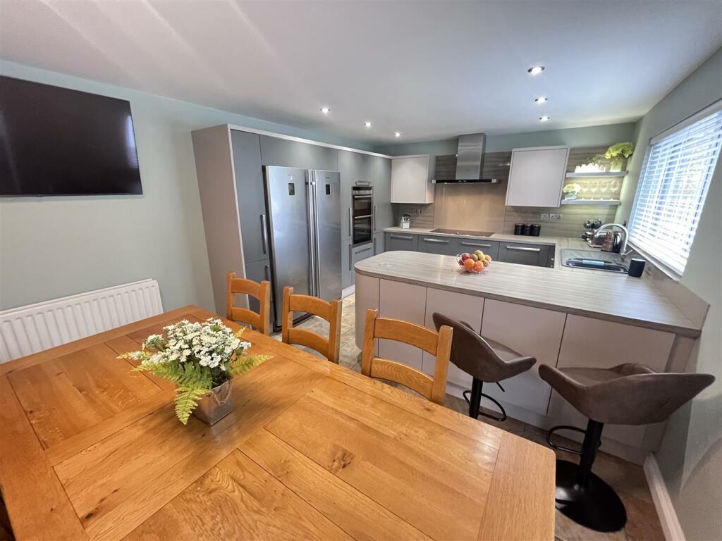 kitchen diner.JPG