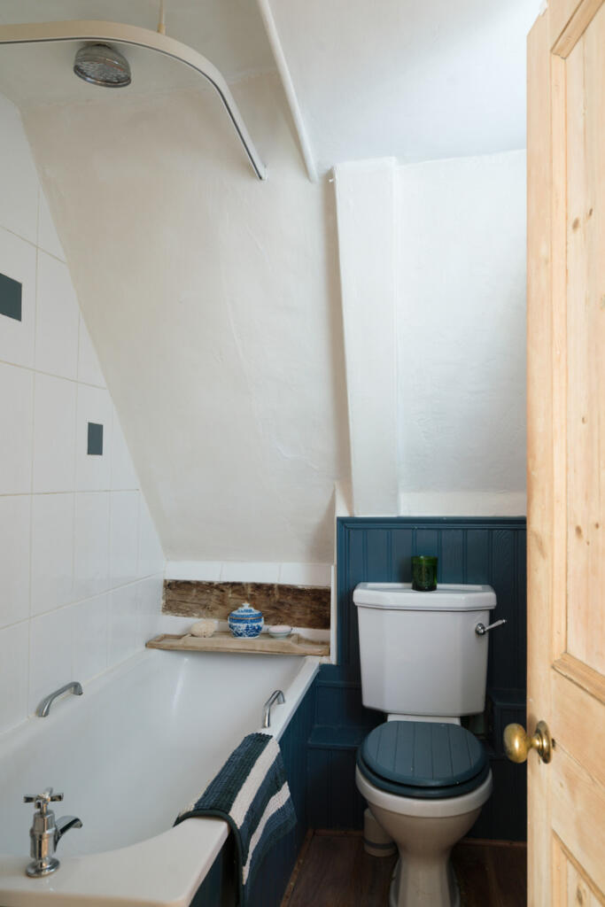 276877 - VILLAGE-STREET-PETERSFIELD-056.jpg