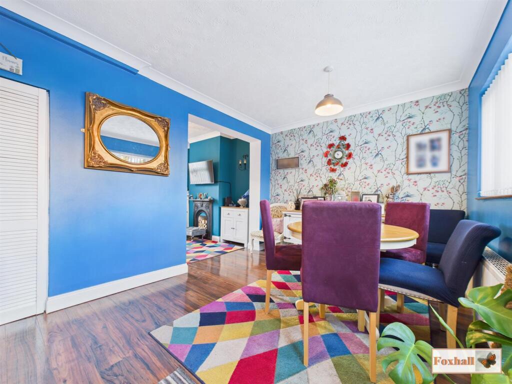 Open Plan Kitchen / Dining Area