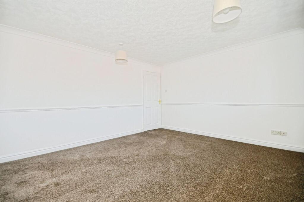 BEDROOM 1 03.jpg