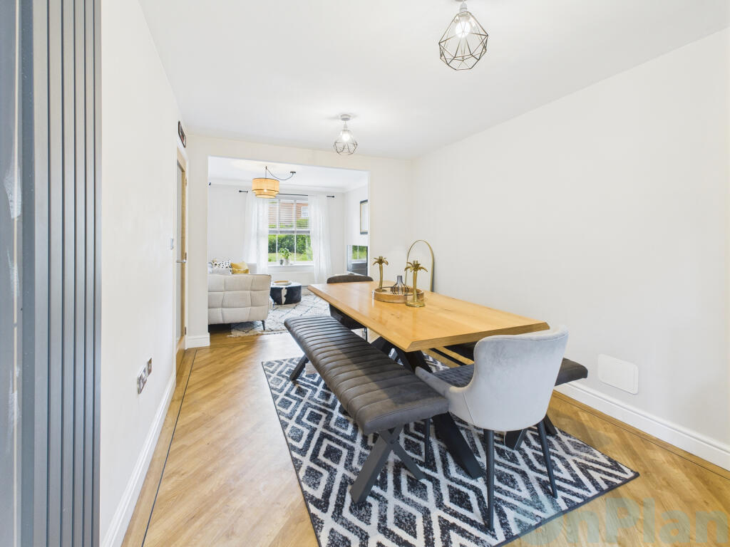 CAM04024G0-PR0029-STILL028