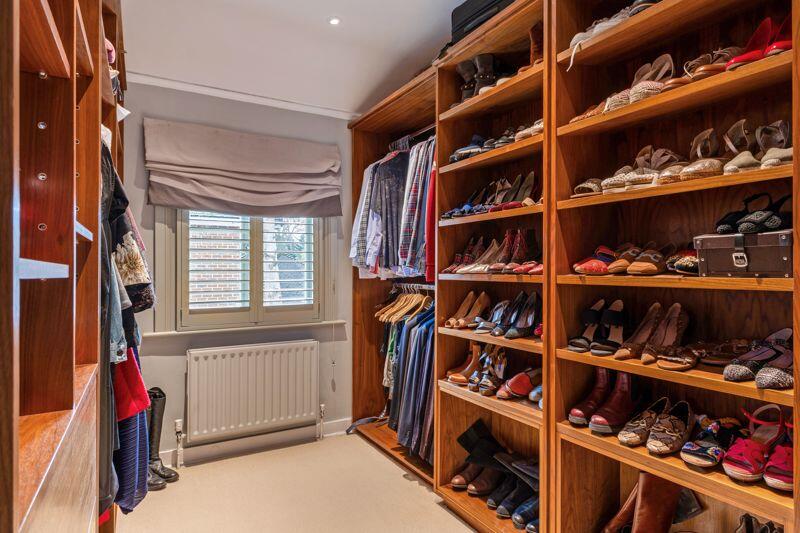 walk- in dressing room