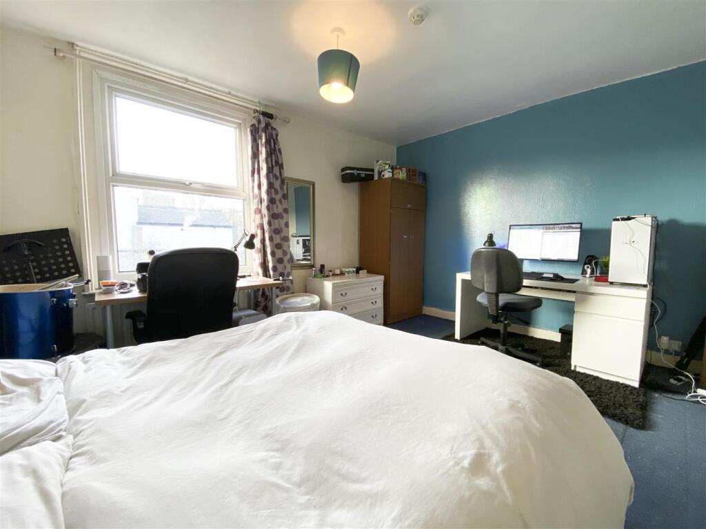Bedroom 4.jpg