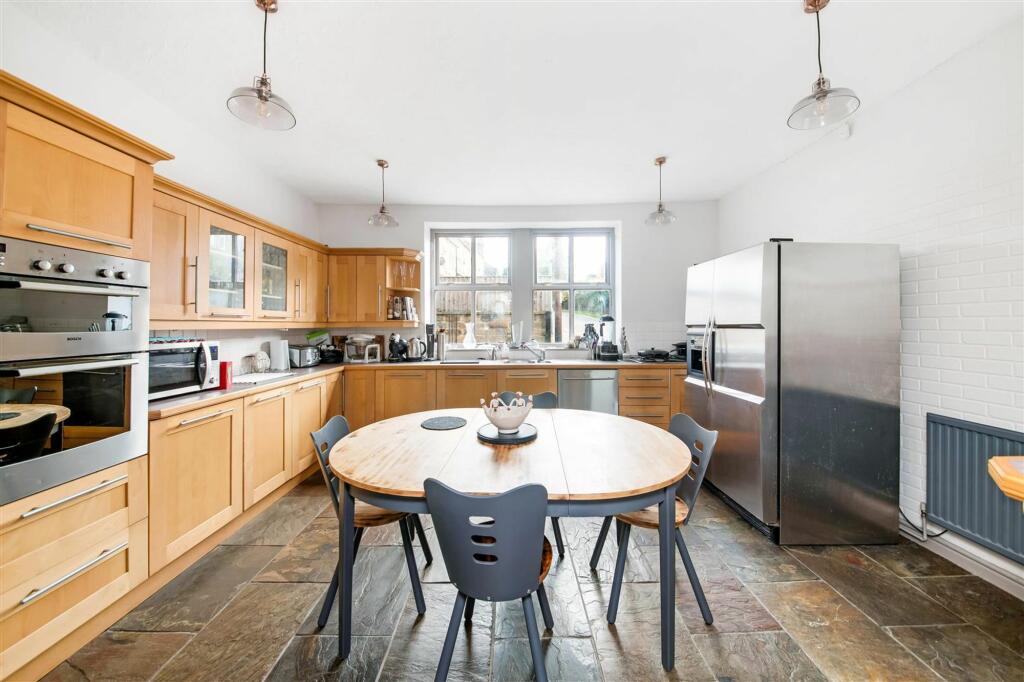 OPEN PLAN DINING KITCHEN