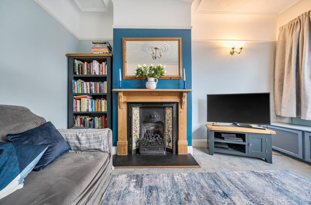 1375425-2-690a2be...