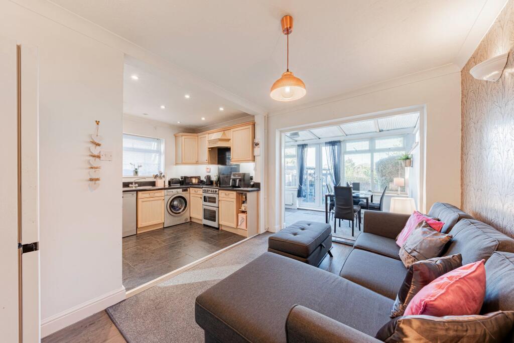 Kitchen/Dining Room (2)