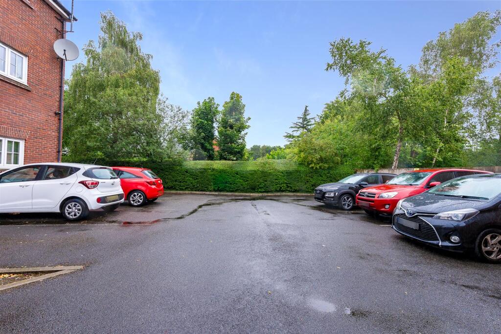 6 Chaise Meadow, Lymm WA13 9UP-6.jpg