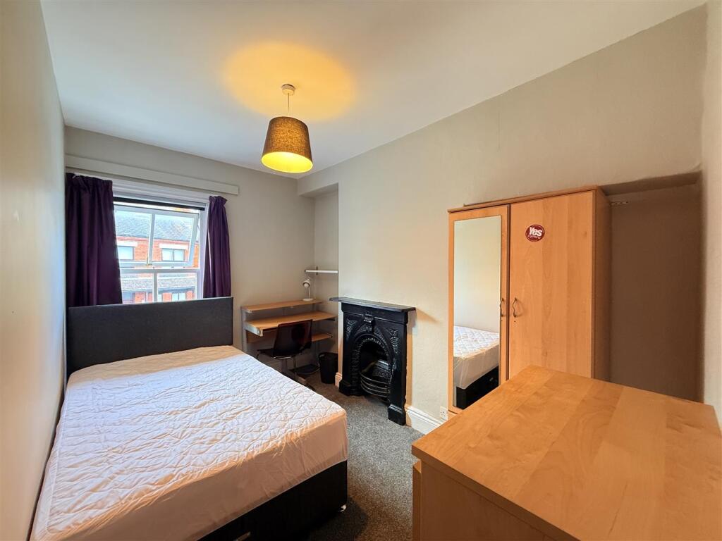 Bed 3.JPG
