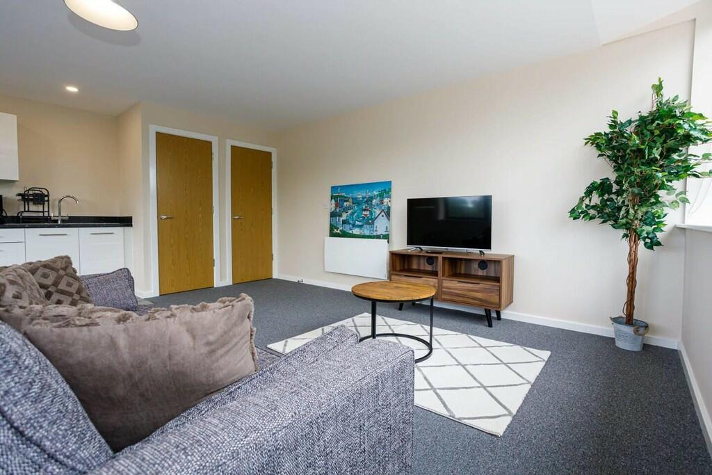 30 Sandringham Ho...