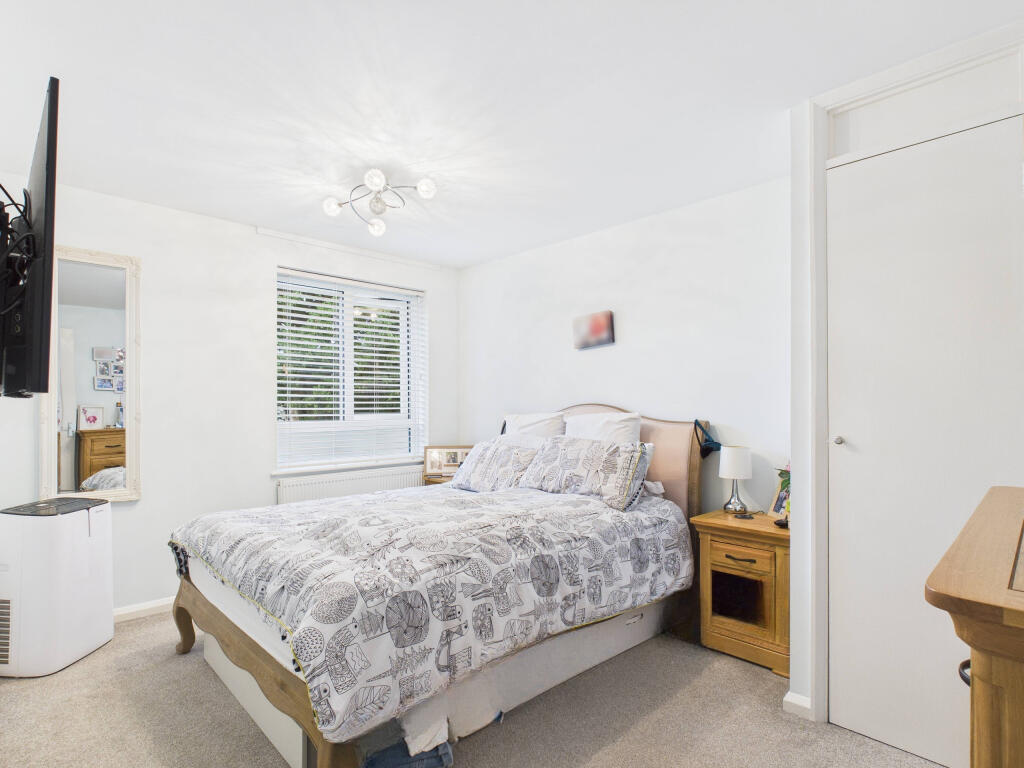 CAM01984G0-PR0527-STILL018