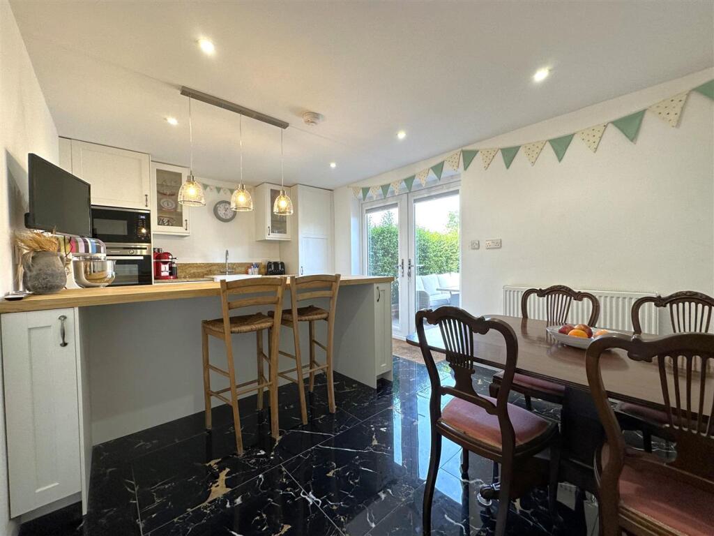 OPEN-PLAN Dining Kitchen 902